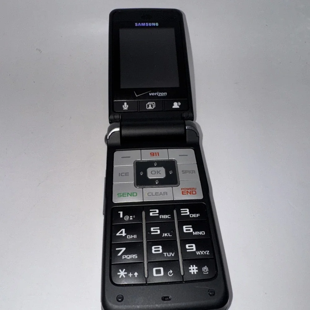 Samsung Verizon Wireless Model: SCH-U320 Flip Cell Phone - Power On‎ /Untested
